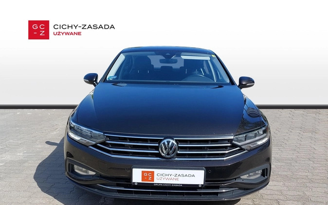 Volkswagen Passat cena 102900 przebieg: 59000, rok produkcji 2019 z Pasłęk małe 379